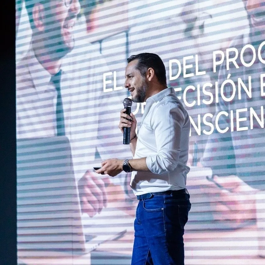 Jaime González en conferencia